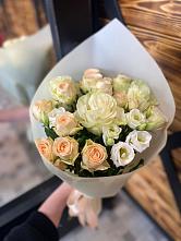 Букет цветов из:  Розы и Лизиантусы #REPLACE_PRED# Лесной