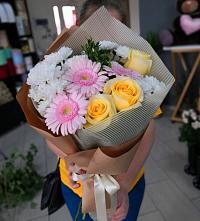 Букет цветов из:  Герберы, Розы и Хризантемы #REPLACE_PRED# Лесной