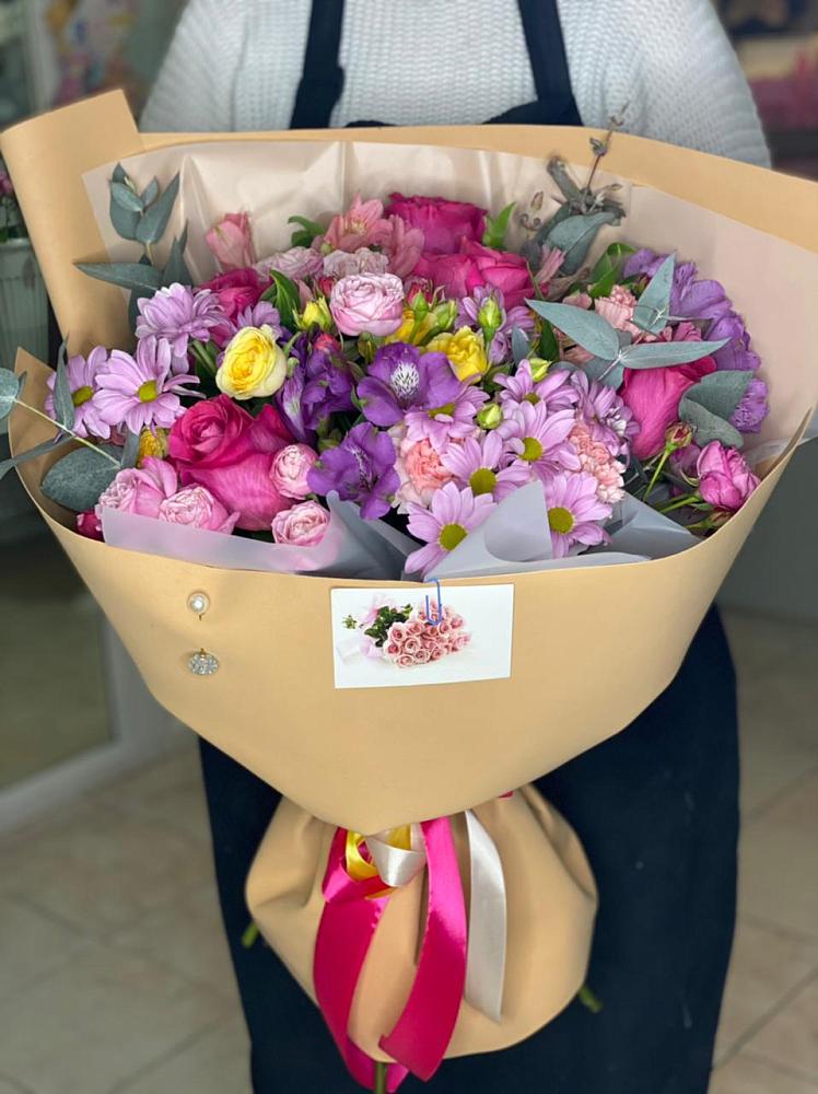 Букет цветов из: Хризантемы, Гвоздики и Альстромерии в Лесной