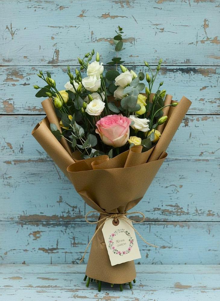 Букет цветов из: Розы и Лизиантусы в Лесной