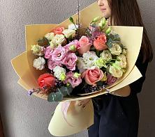 Букет цветов из:  Розы, Лизиантусы и Гвоздики #REPLACE_PRED# Лесной