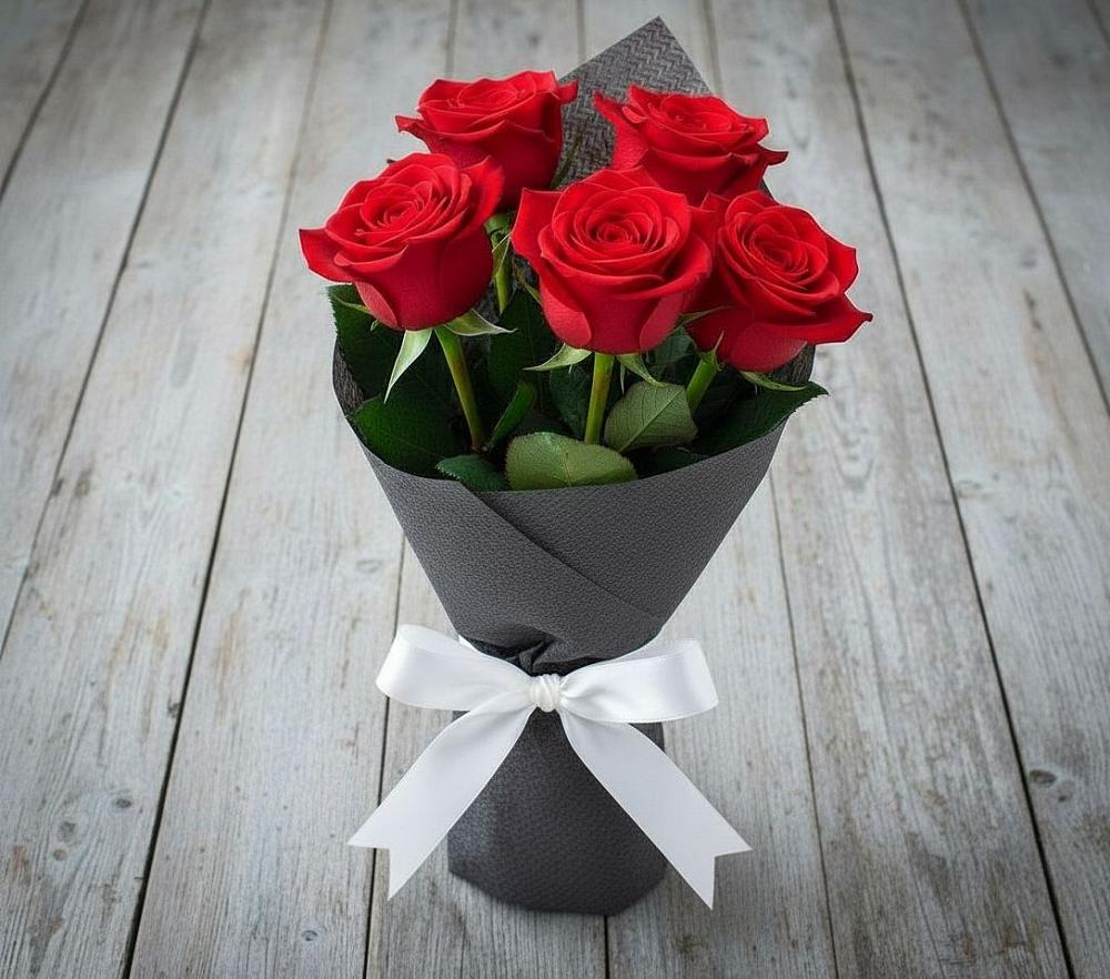 Букет 5 Красных роз Эдлесс Лав в Лесной